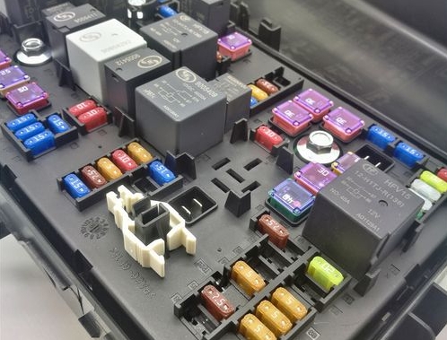 汽车保险丝有什么作用？